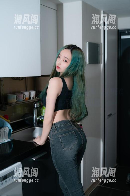 进入Bambi(밤비)的无圣光合集，BLUECAKE带着点不确定的狂野