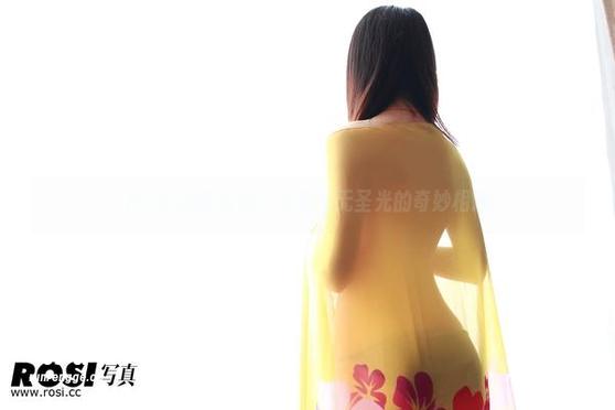 ROSI ROSI的新尝试:圣诞与无圣光的奇妙相遇