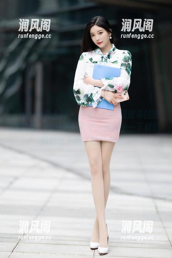 Xiuren秀人网 - 借着Carol周妍希的瑜伽图集，练习了一下午，结果……下载的同时也下载了我的信心。