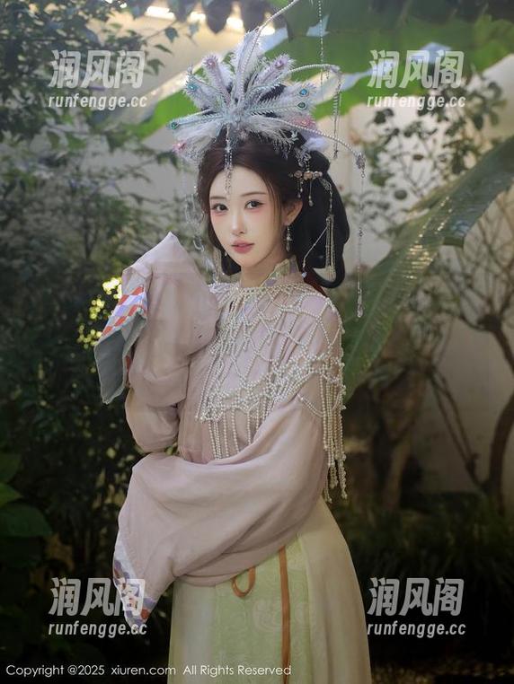 Xiuren秀人网 - 双人照片，比单人照更容易出事，快来见证容容容Alice的花样儿！
