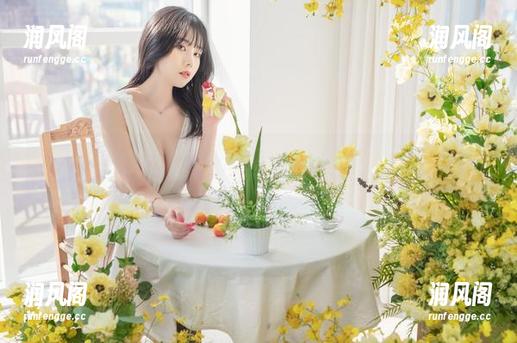 太巧了吧！Yuna(윤아)最新“裤里丝”套图，我的眼睛不小心...凝固了。