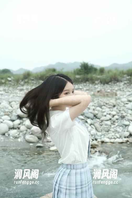 eloise软软 eloise软软发的新美图,女神身份又进化,话说那衣服是要想方设法穿上的吗?