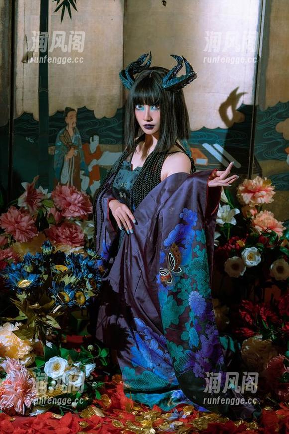 云溪溪的双人百合写真：花朵争先恐后，谁隔壁的蜜蜂来了？