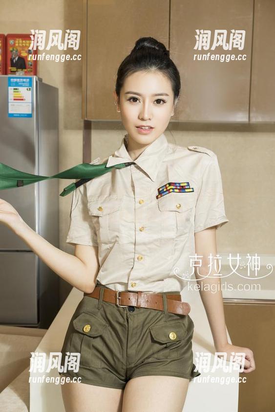 克拉女神-嘉萌 克拉女神 - 发掘细节的乐趣!看看嘉萌别致的脱鞋量脚图包!