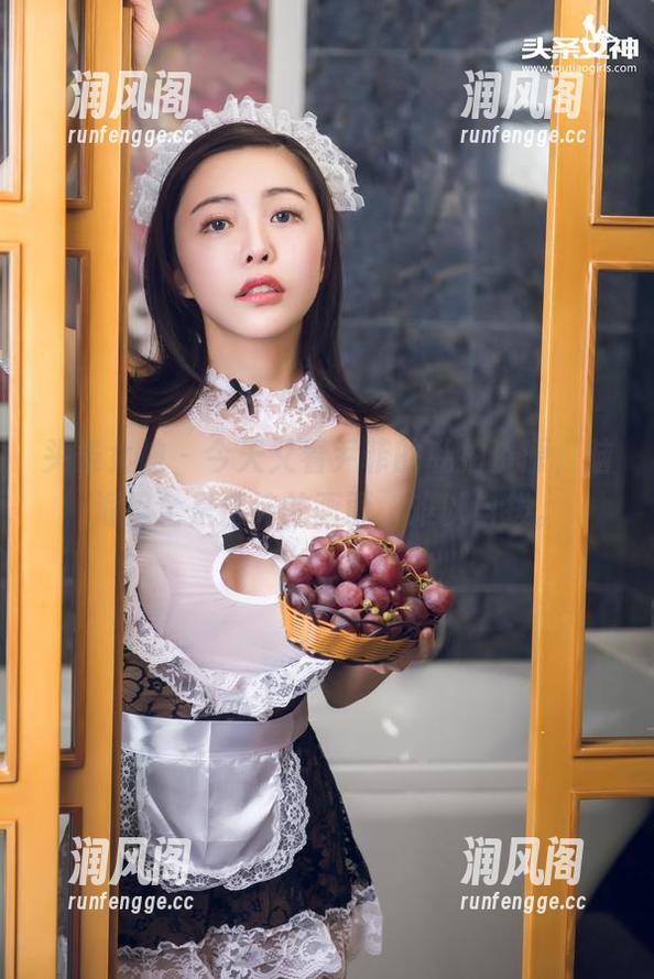 头条女神-尹菲 头条女神 - 今天又看尹菲的私拍资源,脑海里全是清纯的画面,难以自拔。