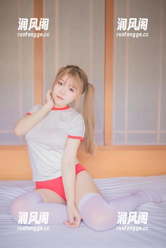 宅夏yoko的黑丝JK，原图里的细节看得我...犯迷糊