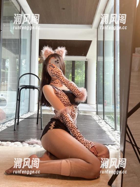 微密圈 - 小玉吃果冻给姐姐这套图，更新得我险些跌下沙发。