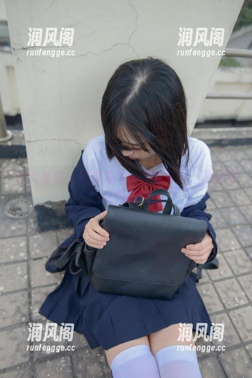 少女秩序-小葵 少女秩序 - 写真集中小葵的夏天,像是吃了一口冰淇淋。