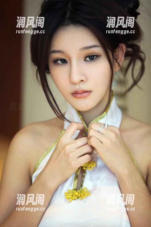 推女郎 - 杨伊分享原图了！这双网袜能把你的气场拉满，快收好！