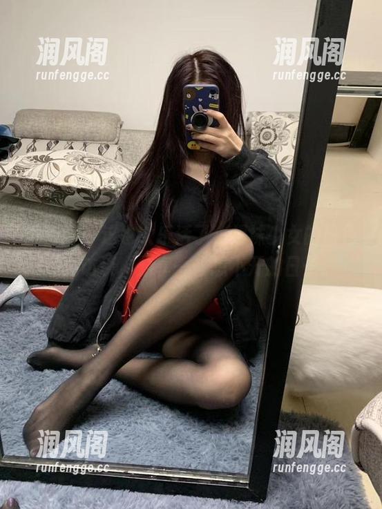 提袜少女 微密圈 - 这也太乐活了,提袜少女的粉色写真访谈,分享一些想不开的日子。
