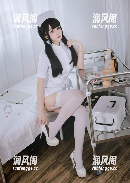 日奈娇 牛仔裤下的日奈娇:私房图片里那种微妙的曖昧气息!