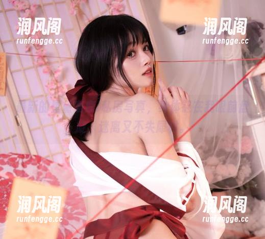 星黛鹿鹿i 最新的星黛鹿鹿i私房写真,身体链在我眼前盘旋,迷离又不失犀利。