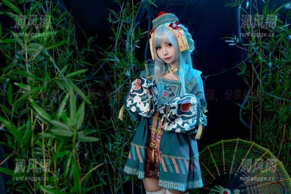 爆机少女喵小吉 男女皆宜,看爆机少女喵小吉在足球场上的美图,分享给你!