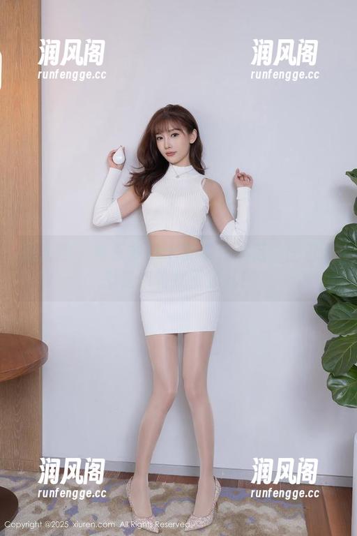 秀人网 - 养乐多Doll的皇后风范：图包里都是你的女王范儿！
