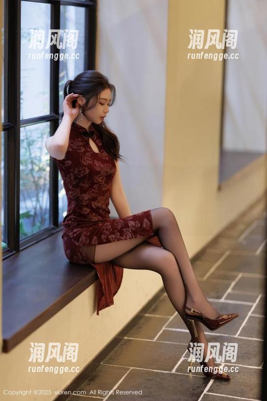 秀人网-杨晨晨sugar 秀人网 - 绿色吊裙与丝袜,杨晨晨sugar图集:显然拍照时她比我脑袋里的色彩更丰富呀!