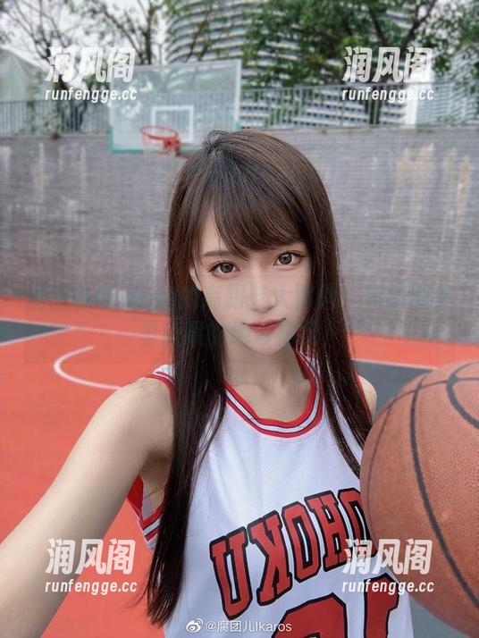 腐团儿Ikaros的高跟鞋大冒险：定制图集里隐藏的绝妙搭配！