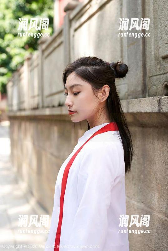 蜜桃社-初月 蜜桃社 - 初月的学姐写真,感觉看了之后更想买校服了。