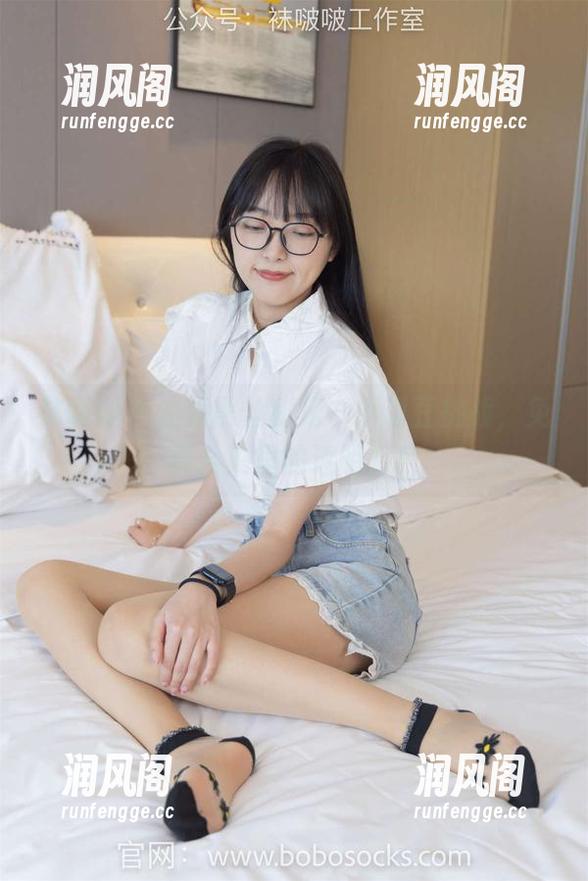 袜啵啵-小甜豆 袜啵啵 - 油亮黑丝秘籍—小甜豆挑战,免费合集里的透明秀!