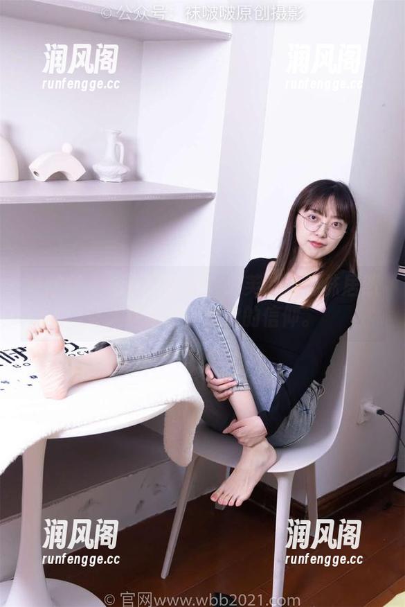 袜啵啵-泡芙 袜啵啵 - 图包更新啦!泡芙的白棉袜居然让人想重拾基础款的信仰。