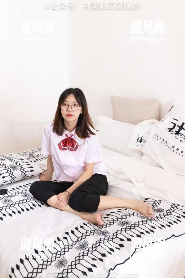 袜啵啵 - 甜甜圈的白裙盘点：那些随意与优雅的交错