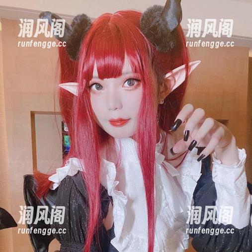 看雪猫在网袜中翩翩起舞，cos精选的画面感从这一抹色彩中蔓延开来，像是在梦里。