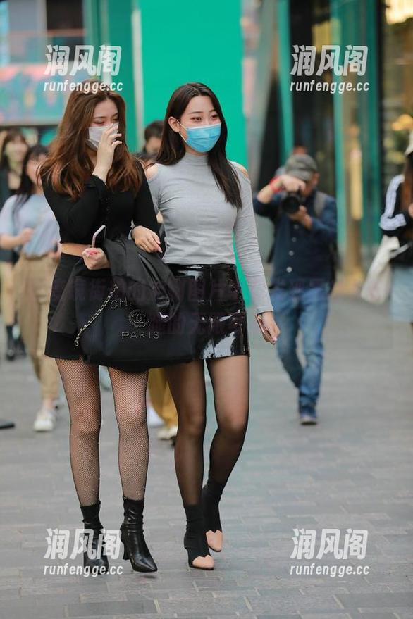 魔镜街拍 在魔镜街拍的定制图片中,发现黑丝大长腿的无限可能