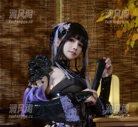 鹿八岁baby 你们看!鹿八岁baby的秘书cos更新,居然有种说不出的小撩拨